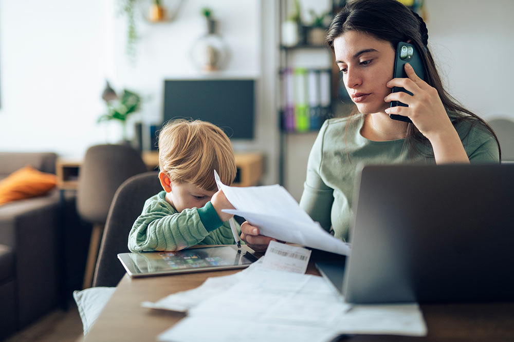 Mom checking on child support